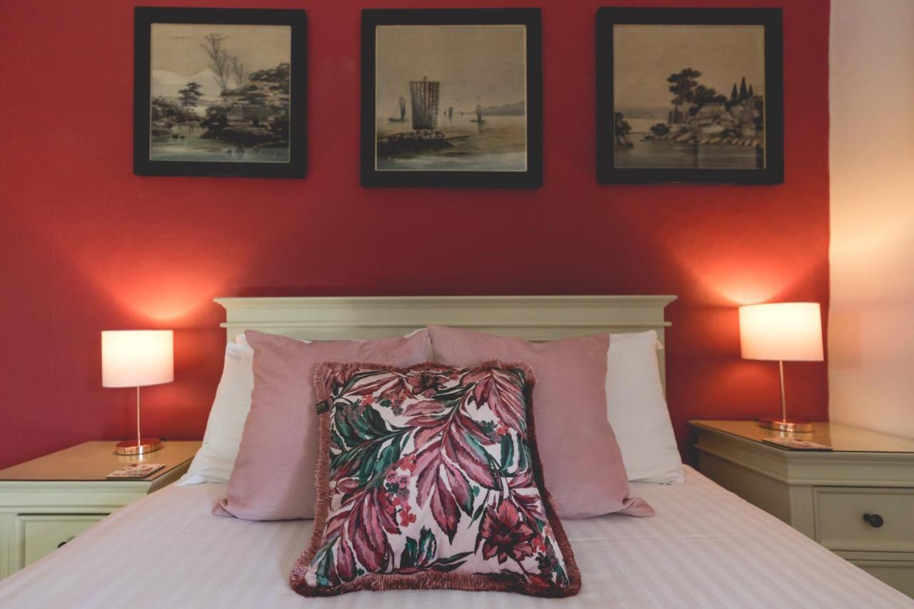 The Old Vicarage Hotel & Restaurant Bridgwater Kültér fotó A bedroom at the hotel