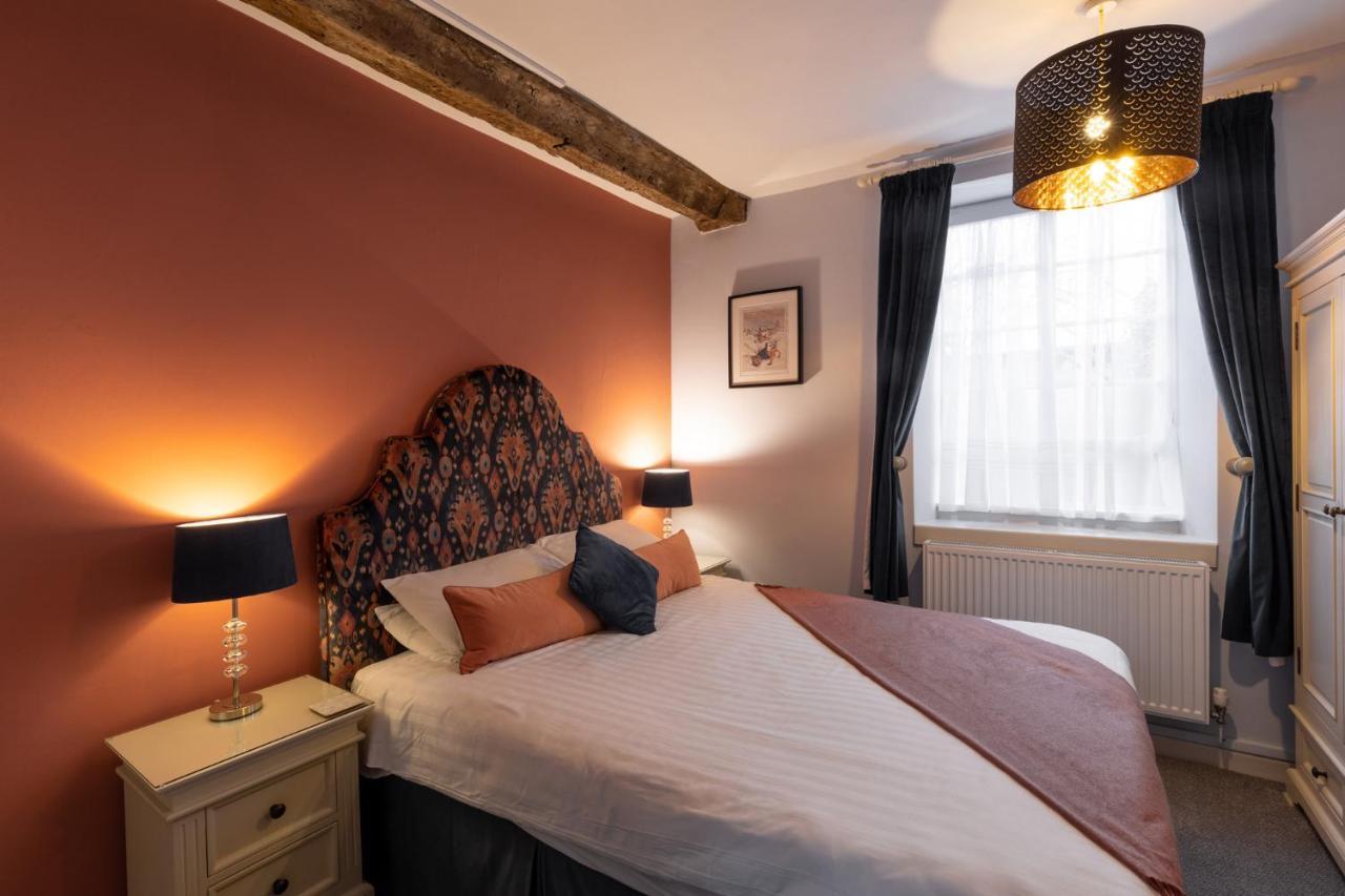 The Old Vicarage Hotel & Restaurant Bridgwater Kültér fotó A bedroom at the hotel