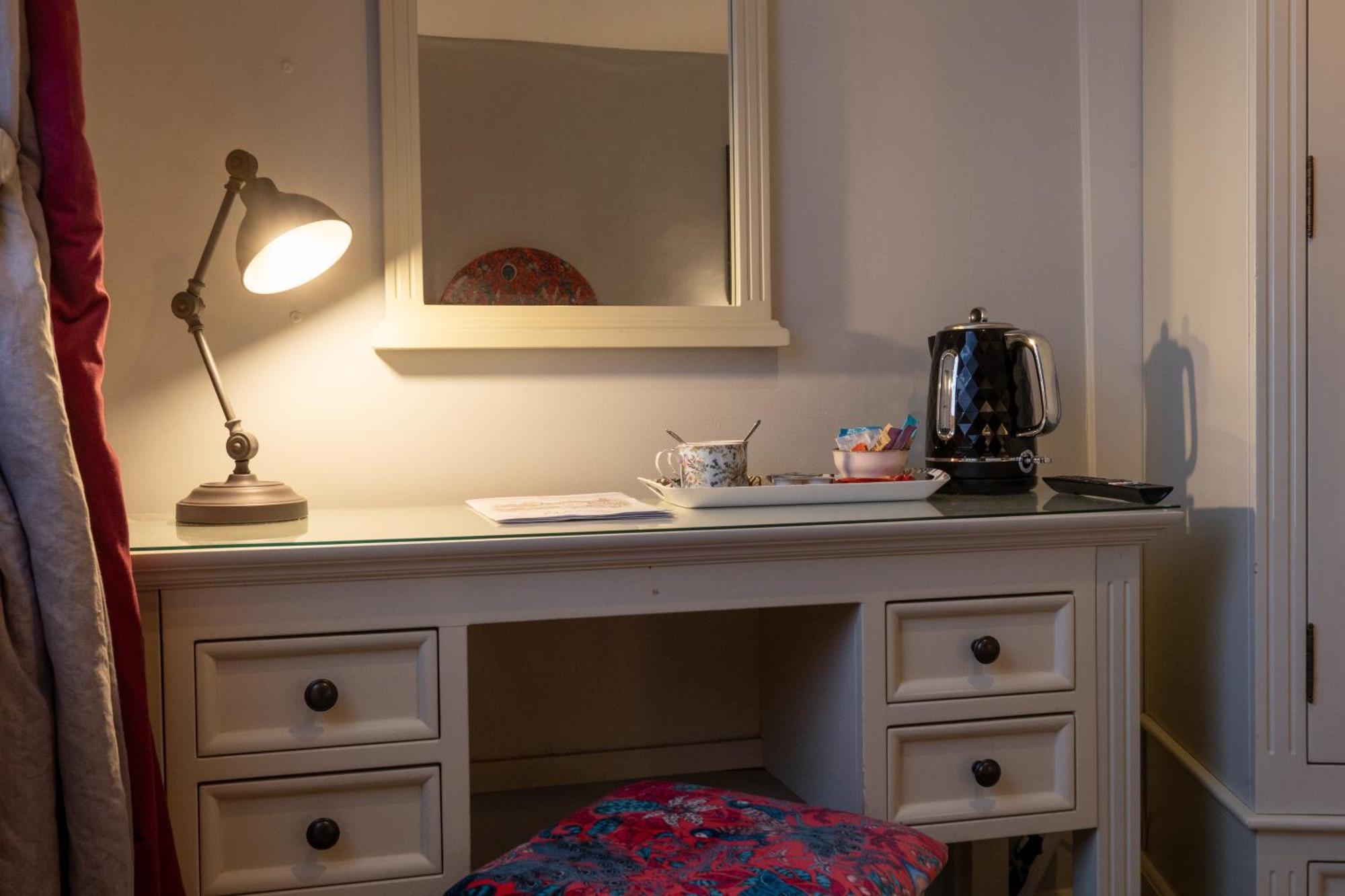 The Old Vicarage Hotel & Restaurant Bridgwater Kültér fotó A dressing table
