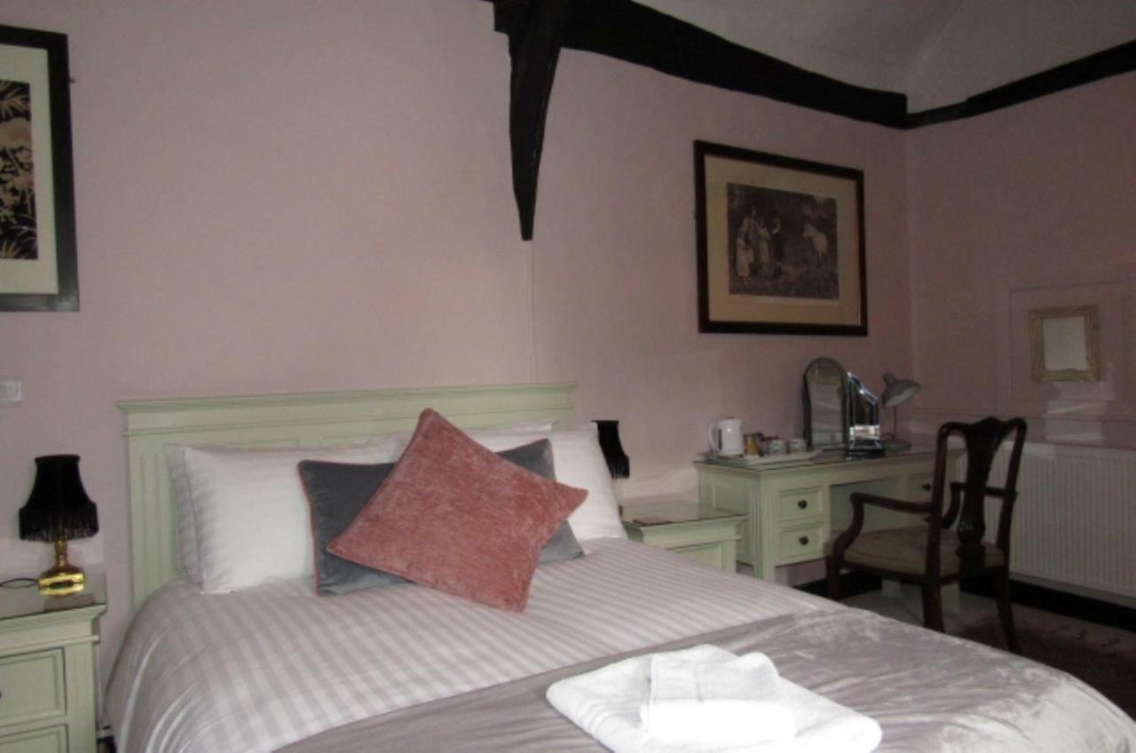 The Old Vicarage Hotel & Restaurant Bridgwater Kültér fotó A bedroom at the hotel