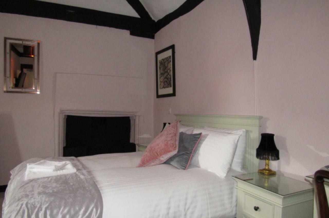 The Old Vicarage Hotel & Restaurant Bridgwater Kültér fotó A bedroom at the Old Mill